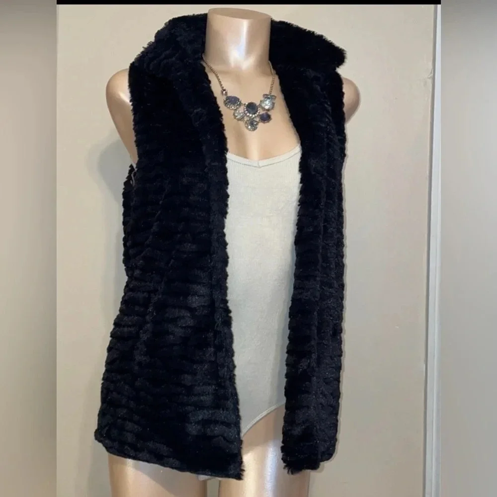 Betsey johnson women’s vest Medium black faux fur basic simple pockets cheetah